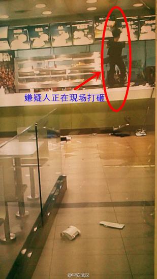男子在武漢一肯德基店內(nèi)打砸