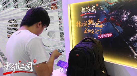 玩家正在录制游戏过场动画，我猜应该是貂蝉MM那一关卡哦