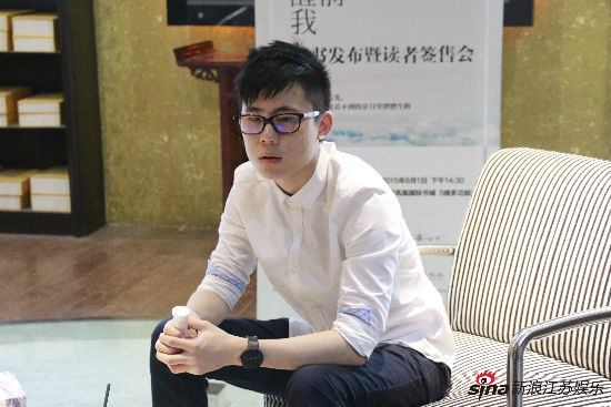 治愈系作家卢思浩来宁 签售新书还送小龙虾