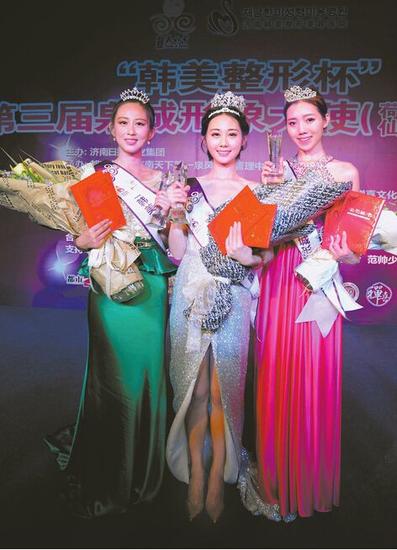 左起:季軍孫丹丹、冠軍李長(zhǎng)姿、亞軍洋洋女報(bào)記者 趙曉明 梁大磊 攝