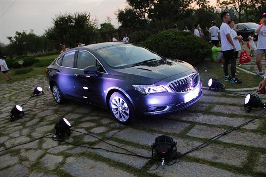 天生爱跑-别克威朗 合肥夜跑炫酷上市_合肥汽