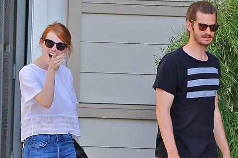 蜘蛛侠情侣吃饭超有爱