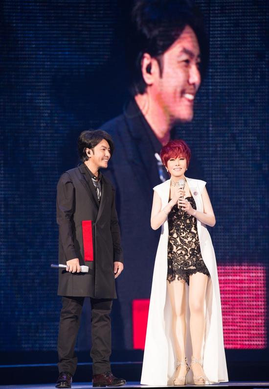 阿杜现身江蕙演唱会 重现《梦中的情话》