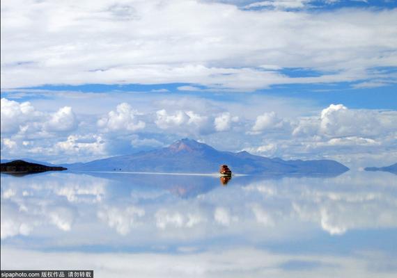 传说中天空之镜：乌尤尼盐湖风光