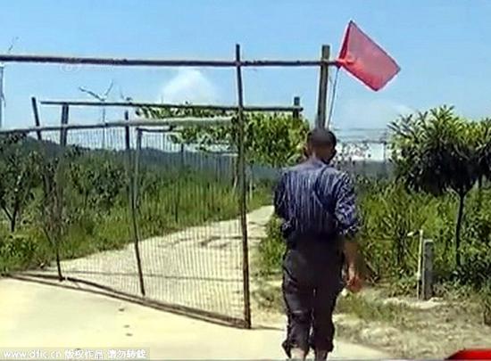 男子夜闯果园性侵守园大爷 事后还要再来一次