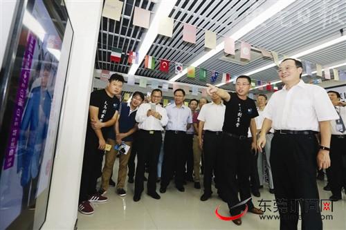 袁宝成为东莞创业者代言 穿奔跑吧创客服装