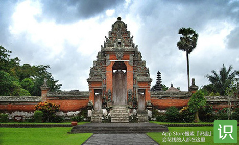 圣泉寺是巴厘岛上著名的庙宇