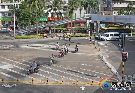 海口海秀路过街通道启用