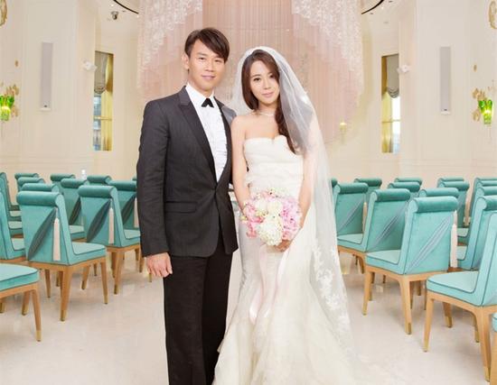陶喆与妻子江佩蓉结婚照