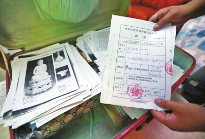 打了10年官司，孫躍成家中的資料裝滿了一皮箱。