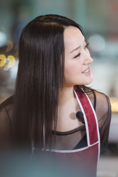 《偶像》杨钰莹秀厨艺 最豪华土豆丝亮相|杨钰莹|土豆丝|秀厨艺_新浪娱乐_新浪网