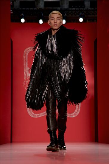 张亮麻辣烫_国际名模张亮收入(2)