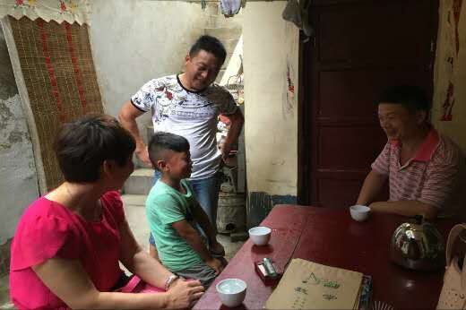 三門峽市崤函小學(xué)教師走訪學(xué)生的假期生活