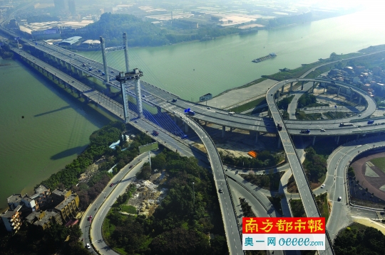 本土摄影师杨耀桐连拍佛山40年:城市在不断变