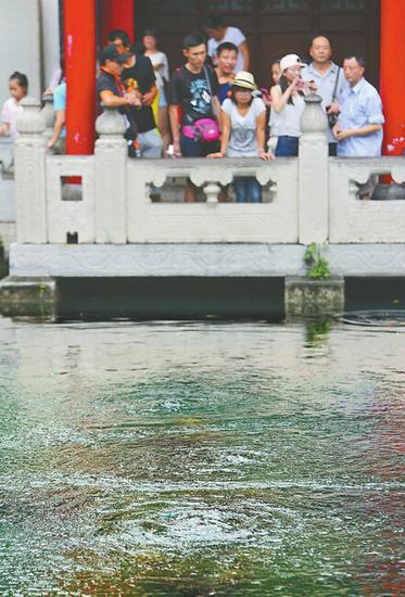 4日，趵突泉水位升至27.78米，比前一天上漲了12厘米，跨過了27.60米的紅色警戒線。