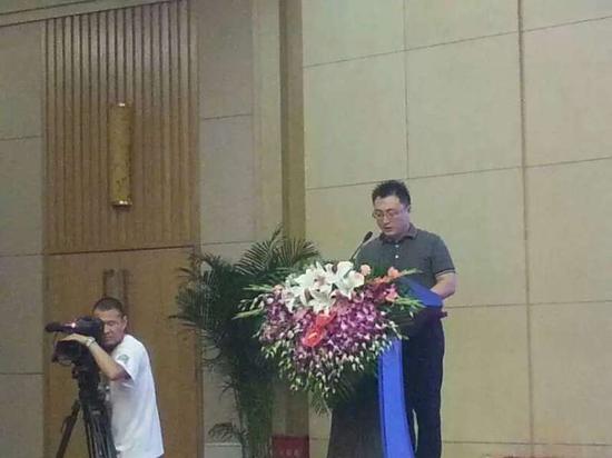 發布會上睛彩中原頻道副總監周海濤致詞