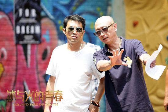 导演潘镜丞在《冰与火》片场