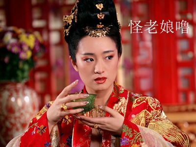 巩皇应该也是看不起胶囊姐