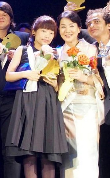 吉永小百合与吴美保导演（左）去年在蒙特利尔国际电影节获奖