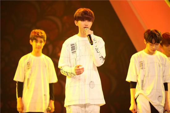 tfboys第四人蔡旭坤唱歌
