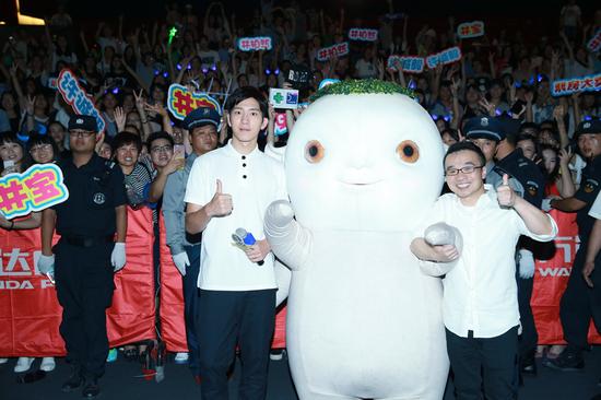 井柏然、胡巴、粉丝合影