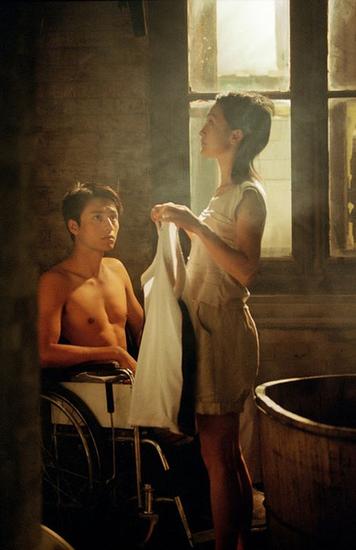 2004年，周迅与陈坤合演《恋爱中的宝贝》 导演：李少红