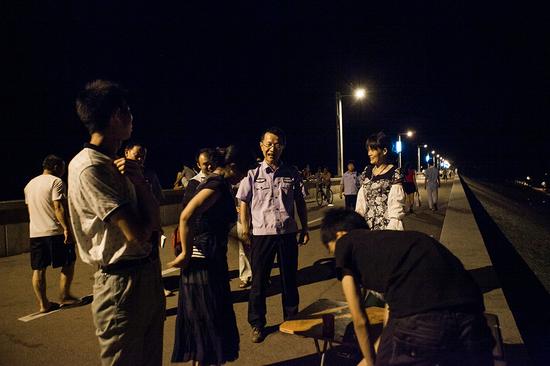 信阳多部门联合整治 大坝对不文明现象说不