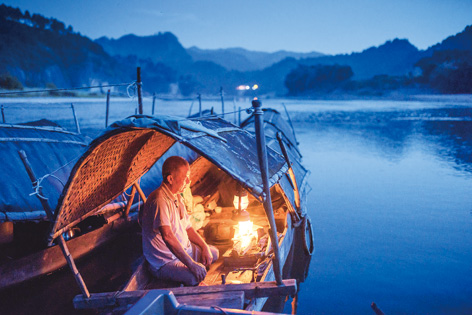 摆渡老人47年救22人 称是为了报恩