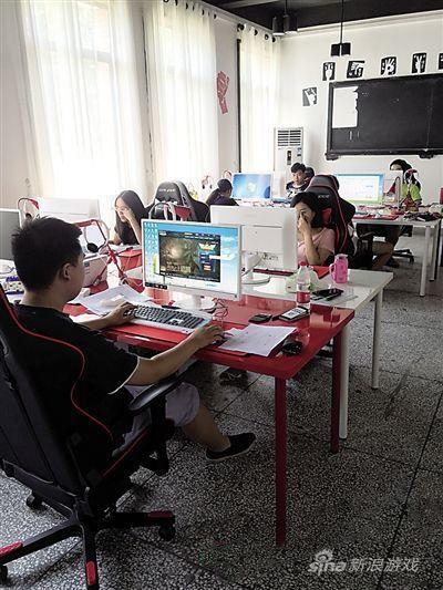 女仆咖啡厅_咖啡厅月收入(2)