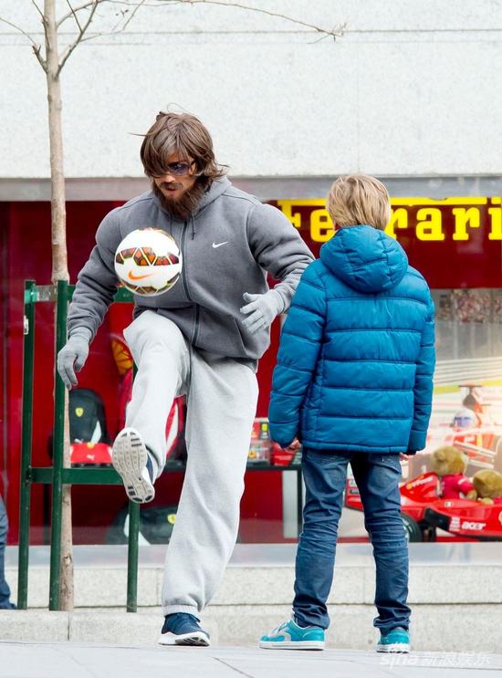 《原来是你》C罗扮流浪汉揭面引发围观|C罗|易