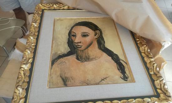 法国政府称,毕加索的《年轻女人头像》(Head of a Young Woman, 1906)在科西嘉岛的一艘船上被发现 图片:AFP via The Guardian