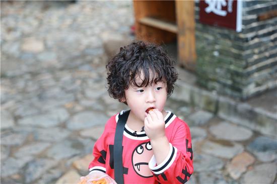 爸爸3轩轩大竣面临美食诱惑