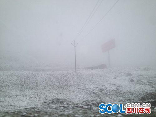 甘孜州折多山八月飞雪