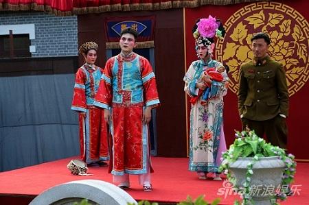 《秀才遇到兵》马苏李晨唱戏剧照