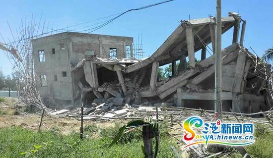 8月6日,三亚崖州区拆除占用农用地违建现场。(三亚新闻网记者沙晓峰摄)