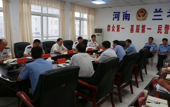 副省長、省公安廳廳長許甘露與蘭考縣公安局黨委班子成員進行座談