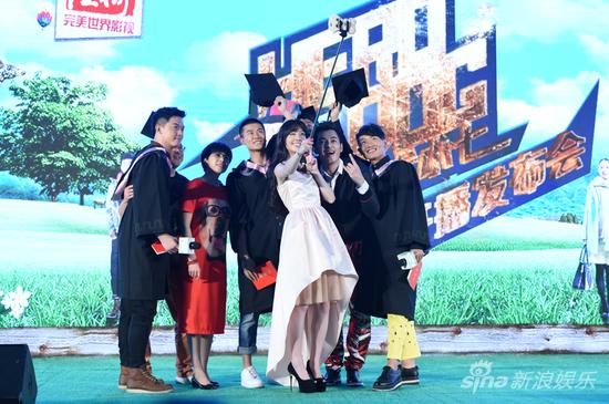 『神犬』郭碧婷爱狗胜男友 金世佳亲香猪 - 娱乐派 - 娱乐有我 自成一派 :: 最新娱乐新闻尽在娱乐派