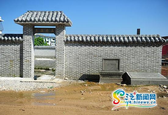 8月7日，三亚崖州既济亭温泉的大铁门不见了。(三亚新闻网记者沙晓峰摄)