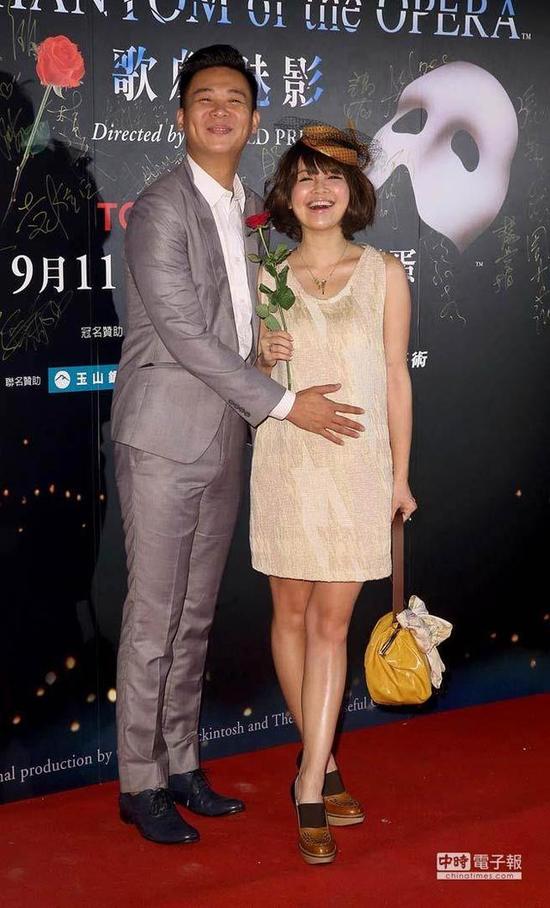 没有穿内衣的诱人女教师_没有穿内衣的美女大全