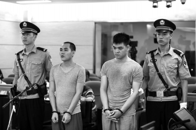 昨天，邓氏叔侄在西城法院当庭受审。京华时报记者 蒲东峰 摄