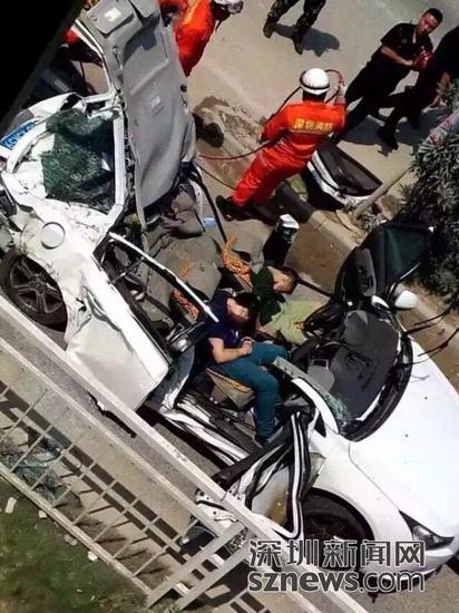 货车侧翻集装箱掉落砸中轿车 车内两人不幸遇