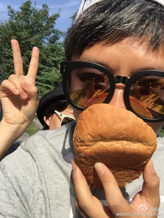 孙俪首次烤面包