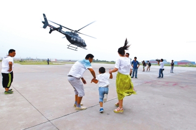 昨日有近50名市民體驗了低空旅游的樂趣