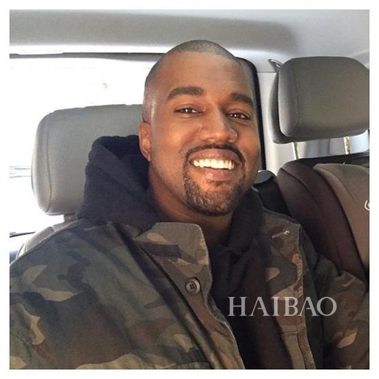 坎耶·韦斯特 (Kanye West)和老婆在一起笑起来还是挺萌的