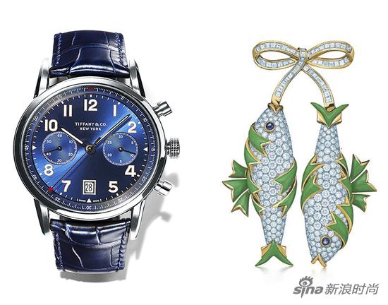 （左）Tiffany CT60计时表款，不锈钢表壳，蓝色鳄鱼皮表带；（右）史隆伯杰对大海的热爱启发这款双鱼胸针的诞生，镶嵌钻石，并采用绿珐琅加以妆点