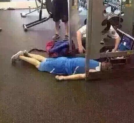 男子健身馆举重死亡系谣传 仅脸部擦伤今已出院_新浪上海_新浪网