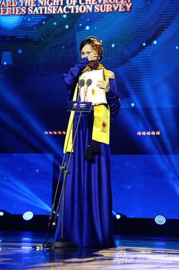 唐嫣斩获华鼎奖当代视后 泪洒现场感叹我爱赵