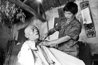 雖然只收1元錢，但李全喜的服務毫不含糊。