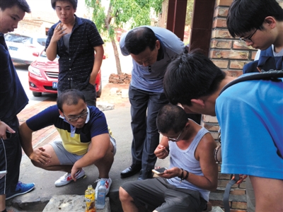 7月30日11点，老王用手机收取对李楠的定位信息。