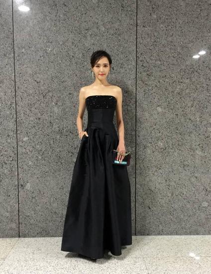 钻石嫣唐嫣佩戴通灵珠宝含泪领取华鼎奖